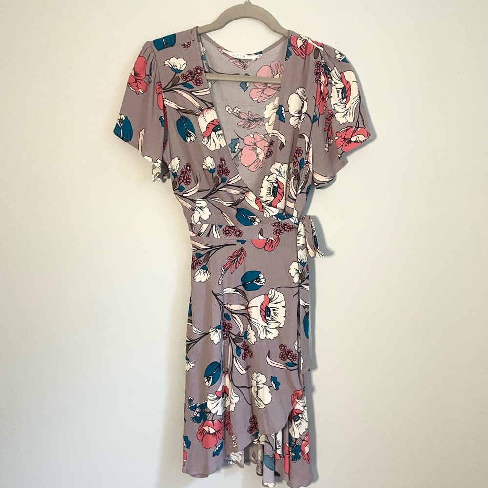 Beautiful Timeless Fall Floral ASTR Wrap Dress Size Medium